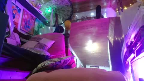 Snapshot of laye19 chatting on December 11, 2024, 3:24 am Laye19 online show from December 11, 2024, 3:24 am