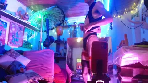 Snapshot of laye19 chatting on December 11, 2024, 6:25 am Laye19 online show from December 11, 2024, 6:25 am