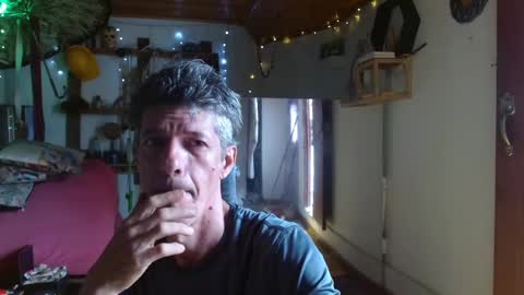 Snapshot of laye19 chatting on December 30, 2024, 3:24 pm Laye19 online show from December 30, 2024, 3:24 pm