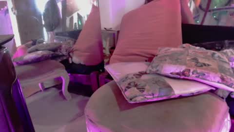 Snapshot of laye19 chatting on January 14, 2025, 5:23 pm Laye19 online show from January 14, 2025, 5:23 pm