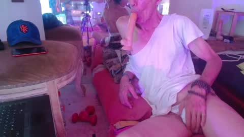 Snapshot of laye19 chatting on January 21, 2025, 6:02 pm Laye19 online show from January 21, 2025, 6:02 pm