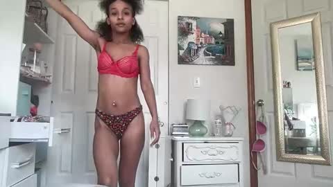 layla online show from September 23, 2025, 4:54 pm