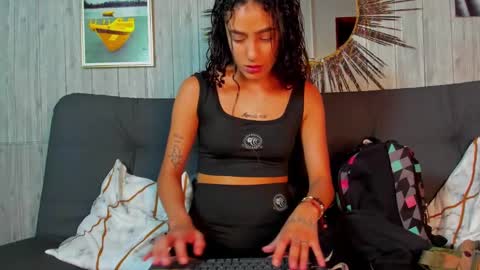 Snapshot of layla_707 chatting on December 8, 2024, 12:40 am Layla online show from December 8, 2024, 12:40 am