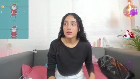 Snapshot of layla_707 chatting on December 29, 2024, 1:24 am Layla online show from December 29, 2024, 1:24 am