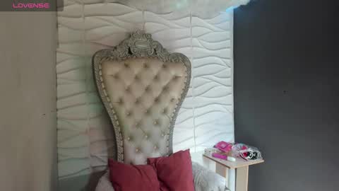 Layla online show from March 12, 2026, 8:04 pm