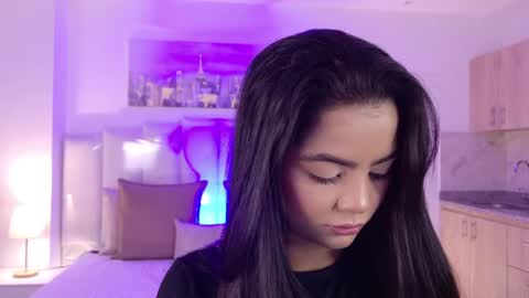 Layla Breezee online show from April 1, 2026, 10:49 am