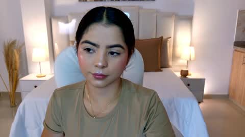 Layla Breezee online show from April 4, 2026, 10:13 am