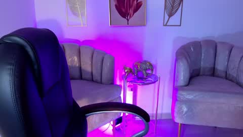Snapshot of layla_breezee_ chatting on April 29, 2026, 11:47 am Layla Breezee online show from April 29, 2026, 11:47 am