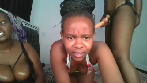 layla_cutiee online show from February 25, 2026, 7:01 pm