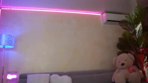 laylacruz online show from February 27, 2026, 6:24 am