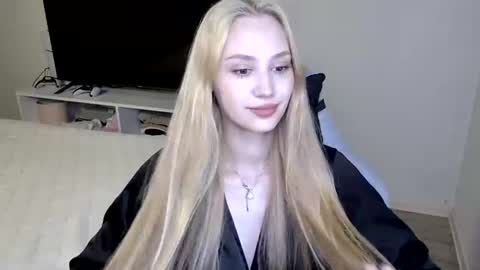 Snapshot of laylapretty001 chatting on June 25, 2026, 5:12 am LaylaPretty001 online show from June 25, 2026, 5:12 am