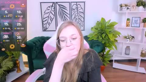 Snapshot of layriantavee chatting on February 11, 2025, 7:02 am layriantavee online show from February 11, 2025, 7:02 am