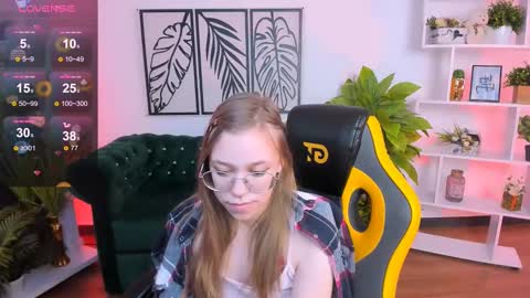 Snapshot of layriantavee chatting on February 23, 2025, 10:06 am layriantavee online show from February 23, 2025, 10:06 am