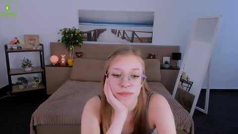 Snapshot of layriantavee chatting on March 2, 2025, 10:03 am layriantavee online show from March 2, 2025, 10:03 am