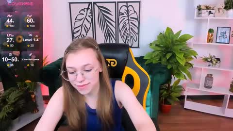 Snapshot of layriantavee chatting on March 7, 2025, 7:30 am layriantavee online show from March 7, 2025, 7:30 am