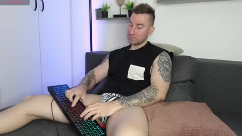 Laz online show from September 28, 2025, 5:24 am