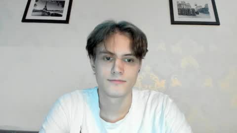 Snapshot of lazaret1k chatting on May 25, 2026, 9:43 pm Vladi online show from May 25, 2026, 9:43 pm