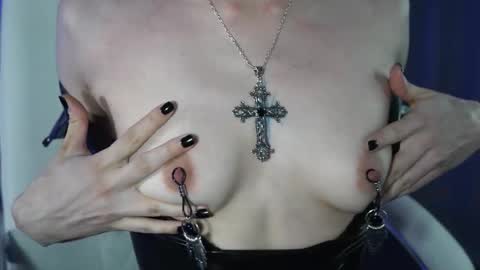 Pansy online show from February 25, 2026, 7:34 pm