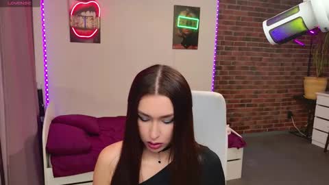 lea_loon online show from March 13, 2026, 10:44 am