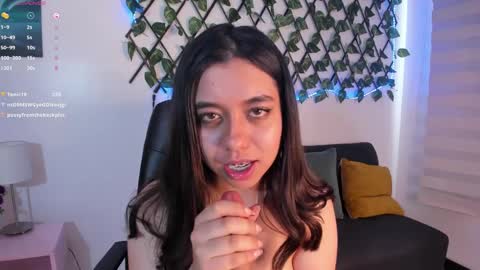 Snapshot of lea_velle chatting on December 21, 2024, 6:12 pm Lea Velle online show from December 21, 2024, 6:12 pm