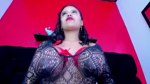 Snapshot of leah_gomed chatting on December 19, 2024, 6:01 am Leah online show from December 19, 2024, 6:01 am