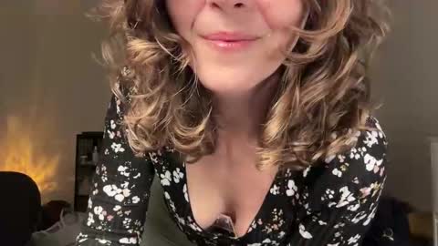 Leah Sparkles online show from April 30, 2026, 3:02 am