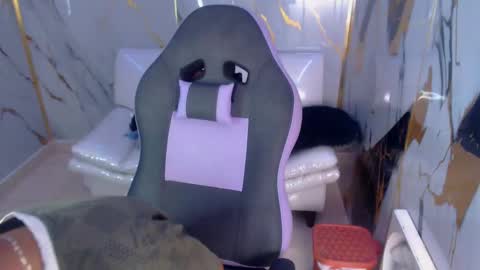 leam_1 online show from November 22, 2025, 10:31 pm