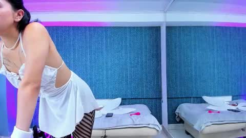 leamoreau__ online show from January 15, 2026, 3:00 am