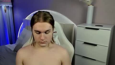 Leanu online show from November 28, 2025, 8:28 am