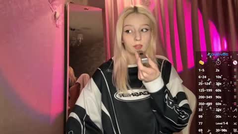 Snapshot of leanchika chatting on February 14, 2025, 7:23 pm Lean online show from February 14, 2025, 7:23 pm