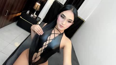 Snapshot of leannaloove chatting on September 20, 2025, 4:19 pm leannaloove online show from September 20, 2025, 4:19 pm