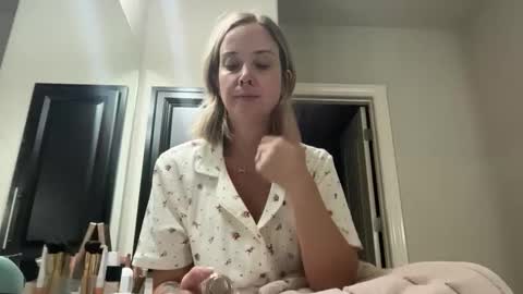 leanneluxecouple online show from October 27, 2025, 10:41 am