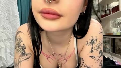 Kiki online show from April 15, 2026, 7:58 pm