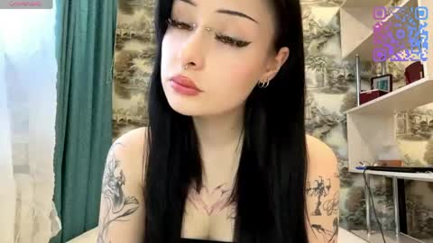 Kiki online show from May 1, 2026, 3:05 pm