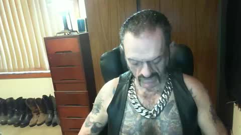 Snapshot of leathergreaser chatting on December 13, 2024, 7:43 pm leathergreaser online show from December 13, 2024, 7:43 pm