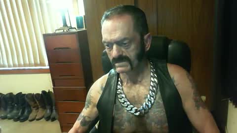 Snapshot of leathergreaser chatting on December 16, 2024, 7:43 pm leathergreaser online show from December 16, 2024, 7:43 pm
