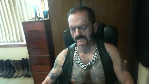 Snapshot of leathergreaser chatting on December 18, 2024, 1:05 am leathergreaser online show from December 18, 2024, 1:05 am
