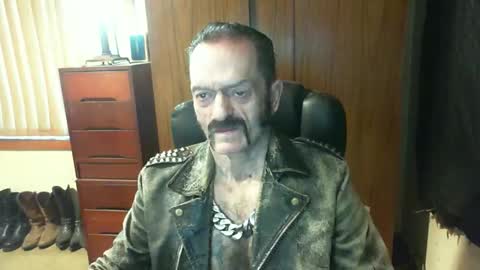 Snapshot of leathergreaser chatting on December 19, 2024, 7:07 pm leathergreaser online show from December 19, 2024, 7:07 pm