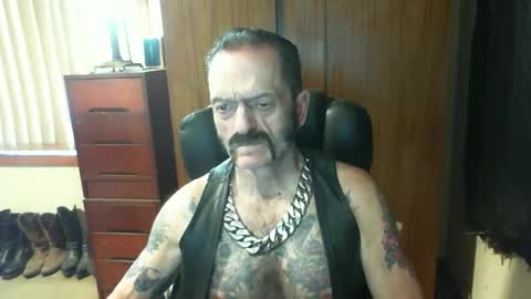 Snapshot of leathergreaser chatting on December 19, 2024, 11:14 pm leathergreaser online show from December 19, 2024, 11:14 pm