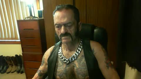 Snapshot of leathergreaser chatting on December 20, 2024, 7:39 pm leathergreaser online show from December 20, 2024, 7:39 pm