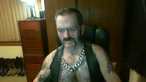 Snapshot of leathergreaser chatting on December 22, 2024, 9:22 am leathergreaser online show from December 22, 2024, 9:22 am