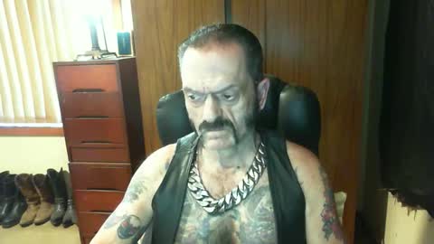Snapshot of leathergreaser chatting on December 22, 2024, 10:25 pm leathergreaser online show from December 22, 2024, 10:25 pm