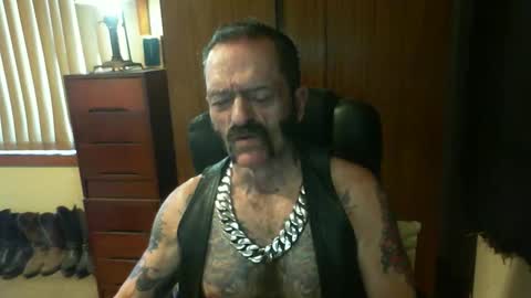 Snapshot of leathergreaser chatting on December 25, 2024, 10:48 pm leathergreaser online show from December 25, 2024, 10:48 pm