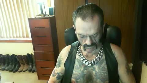 Snapshot of leathergreaser chatting on December 28, 2024, 12:26 am leathergreaser online show from December 28, 2024, 12:26 am