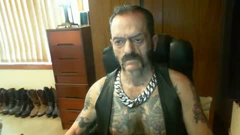 Snapshot of leathergreaser chatting on December 29, 2024, 10:36 pm leathergreaser online show from December 29, 2024, 10:36 pm