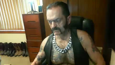 Snapshot of leathergreaser chatting on December 30, 2024, 7:42 pm leathergreaser online show from December 30, 2024, 7:42 pm