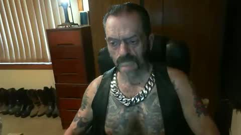 Snapshot of leathergreaser chatting on December 31, 2024, 7:18 pm leathergreaser online show from December 31, 2024, 7:18 pm