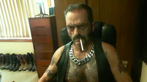 Snapshot of leathergreaser chatting on January 1, 2025, 1:26 am leathergreaser online show from January 1, 2025, 1:26 am