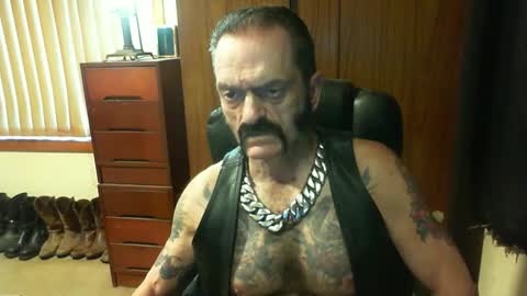 Snapshot of leathergreaser chatting on January 2, 2025, 7:51 pm leathergreaser online show from January 2, 2025, 7:51 pm
