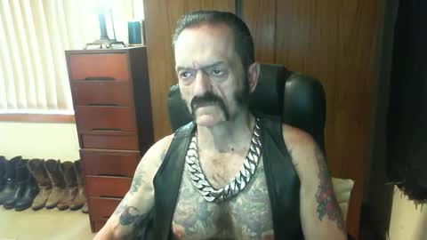 Snapshot of leathergreaser chatting on January 2, 2025, 10:55 pm leathergreaser online show from January 2, 2025, 10:55 pm